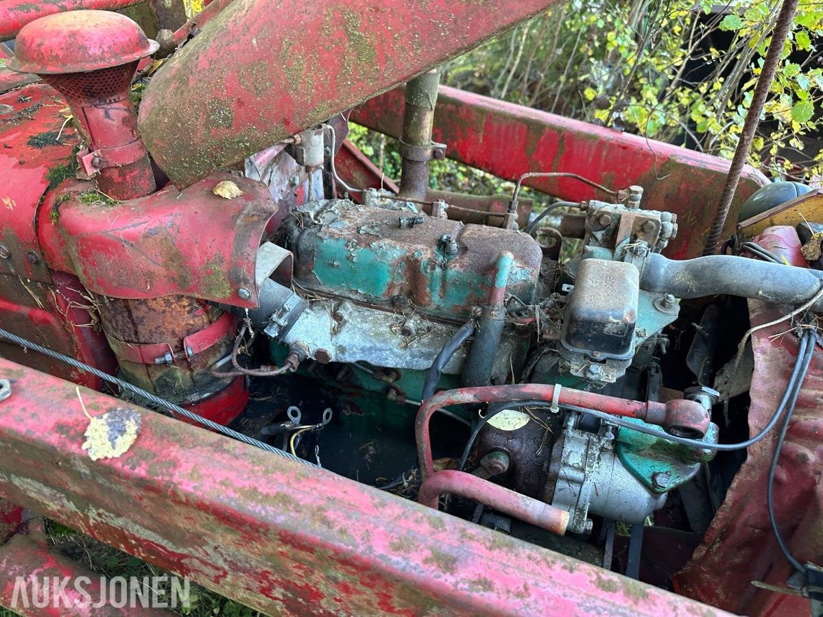 Volvo BM 400 Traktor, rep.objekt