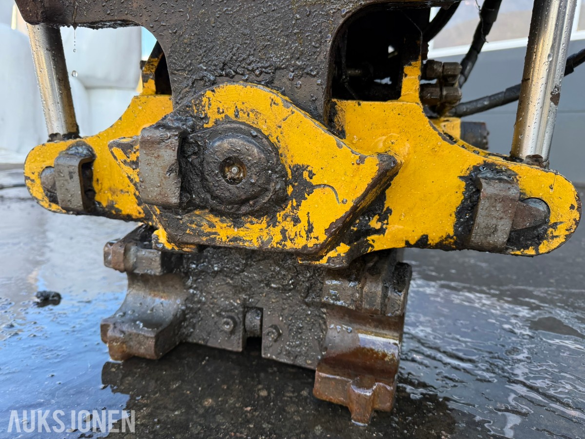 Engcon EC15 tiltrotator – S60