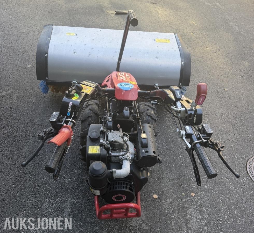 AGRO 750 Tohjulstraktor Dieselmotor med 100 cm kostemaskin