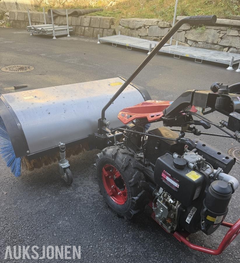 AGRO 750 Tohjulstraktor Dieselmotor med 100 cm kostemaskin
