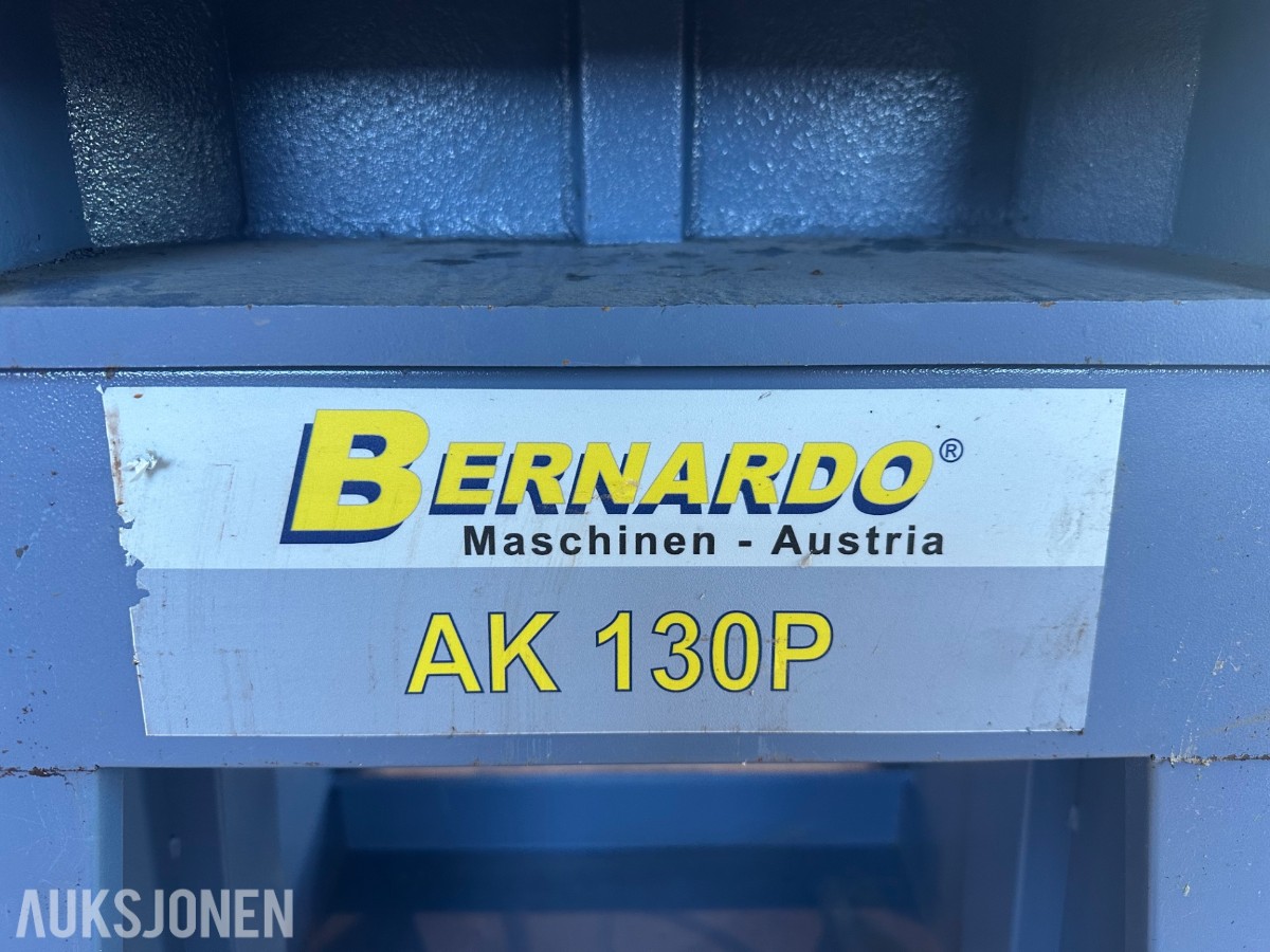 Bernardo AK 130 P pneumatisk utklinkemaskin