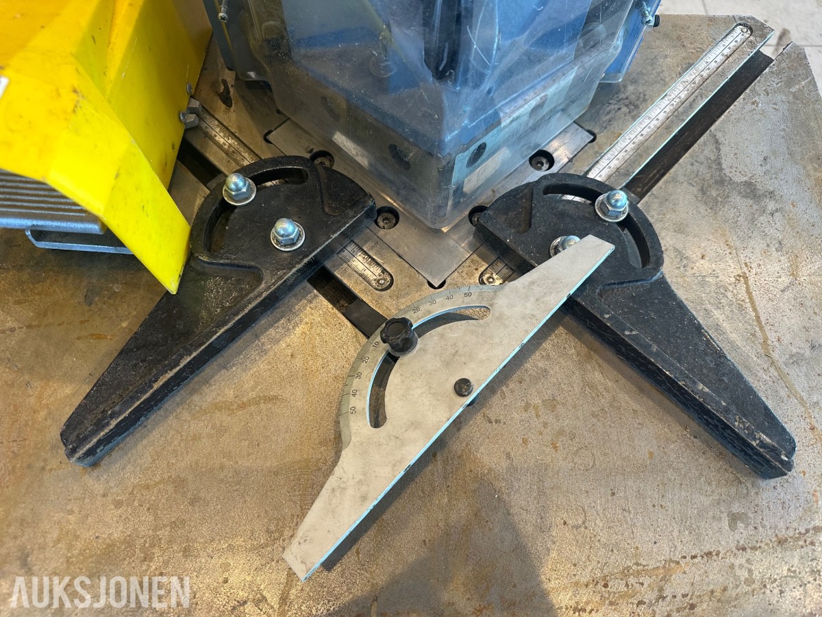 Bernardo AK 130 P pneumatisk utklinkemaskin