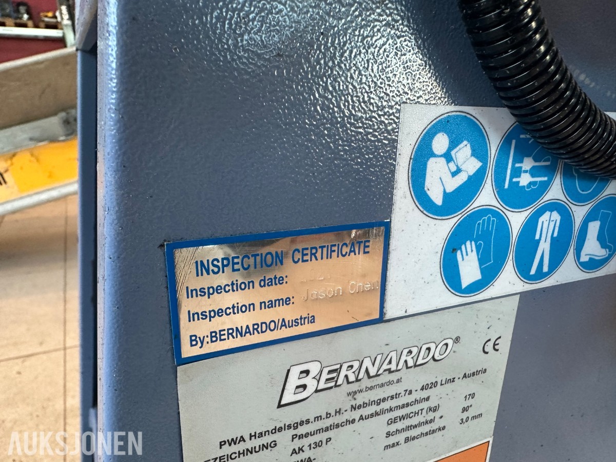Bernardo AK 130 P pneumatisk utklinkemaskin