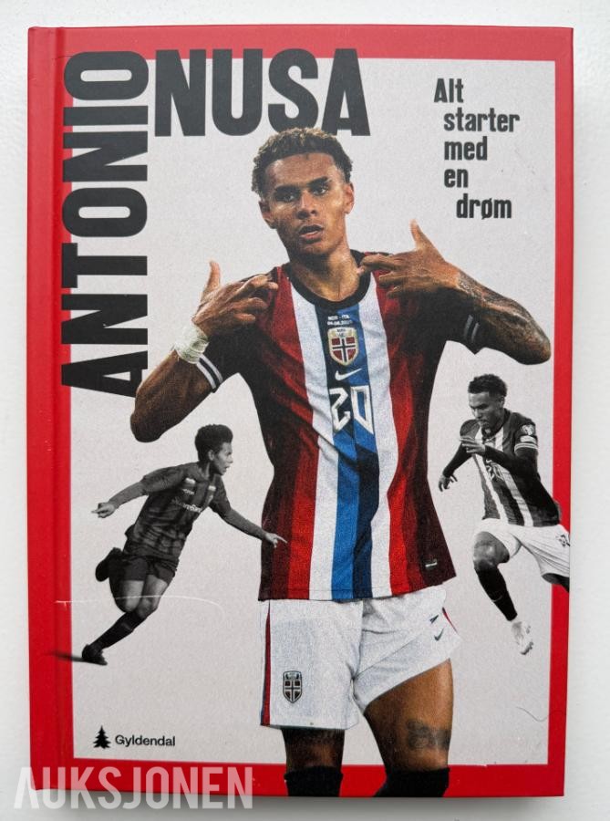 Signert drakt av Antonio Nusa