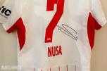 Signert drakt av Antonio Nusa