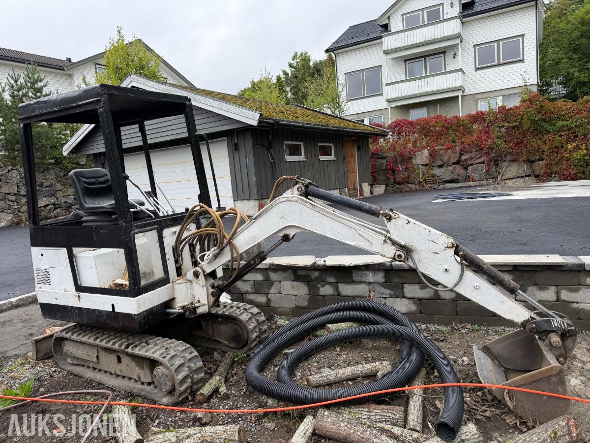 1986 Nissan Minex M106T minigraver - mva fri