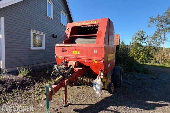 1995 New Holland 650 Rundballepresse - Bale Command - Pressekammer med remmer - Nettbinding