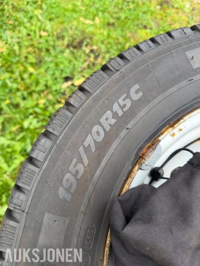 Piggdekk - Michelin 195/70R15