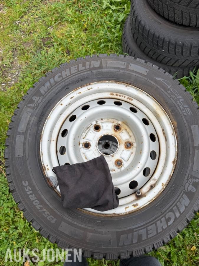 Piggdekk - Michelin 195/70R15