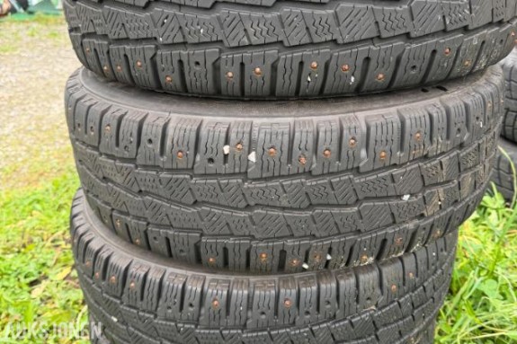 Piggdekk - Michelin 195/70R15