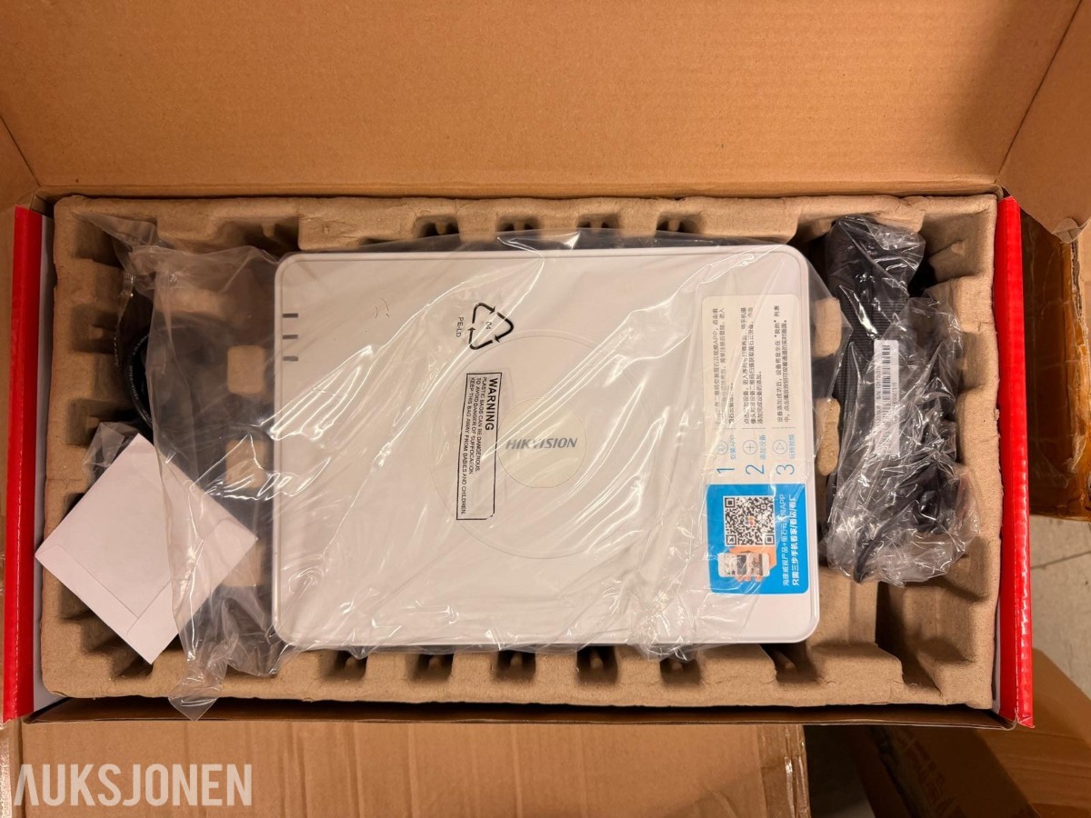 Hikvision videoovervåkingssystem – NVR-opptaker og domekamera med IR-belysning