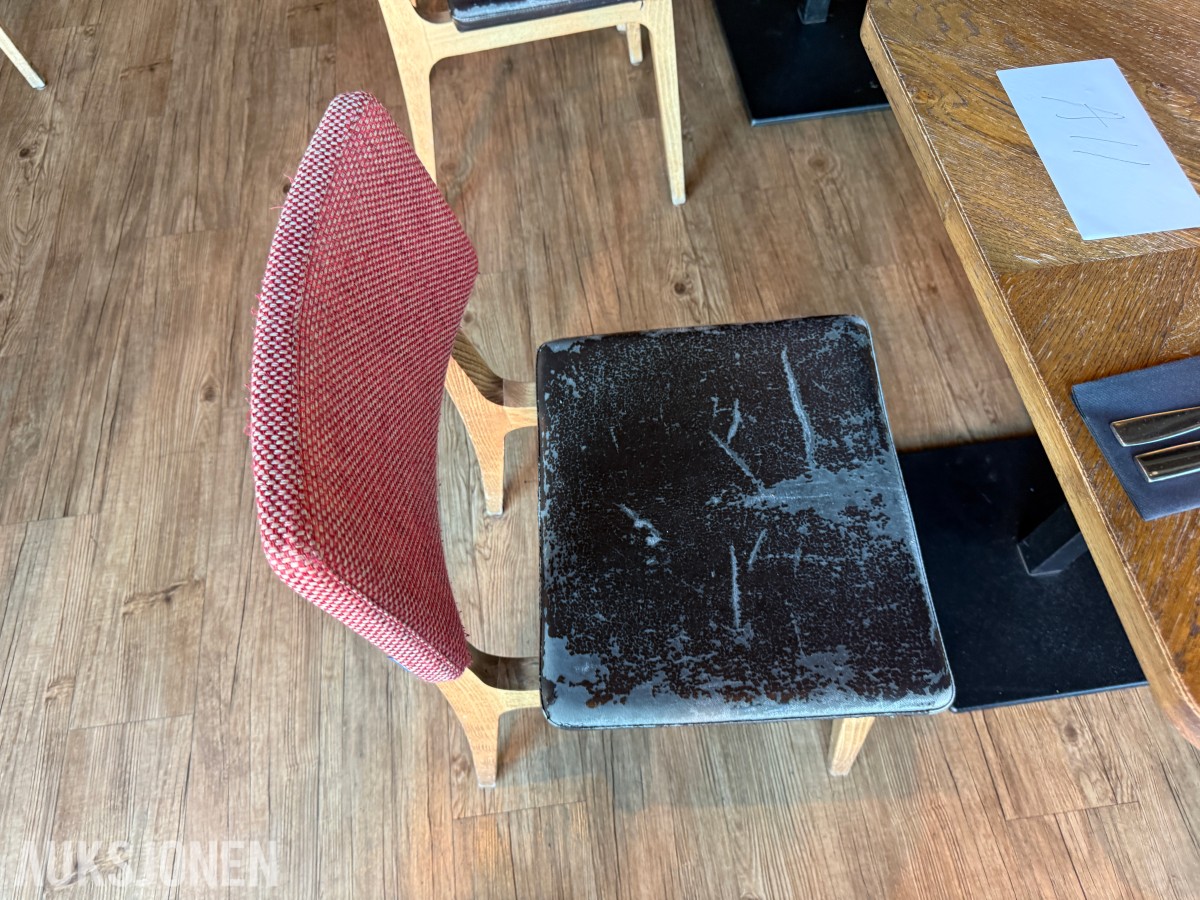 Sofagruppe, bord og stoler