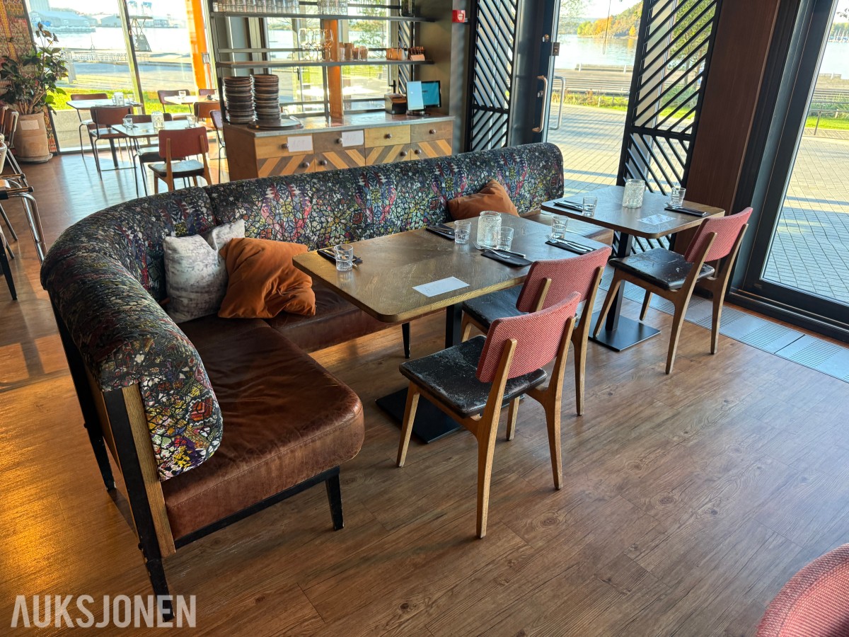 Sofagruppe, bord og stoler