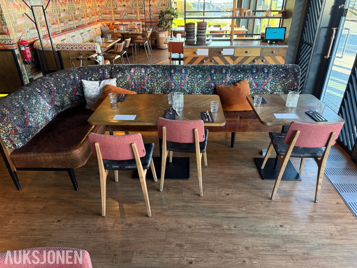 Sofagruppe, bord og stoler