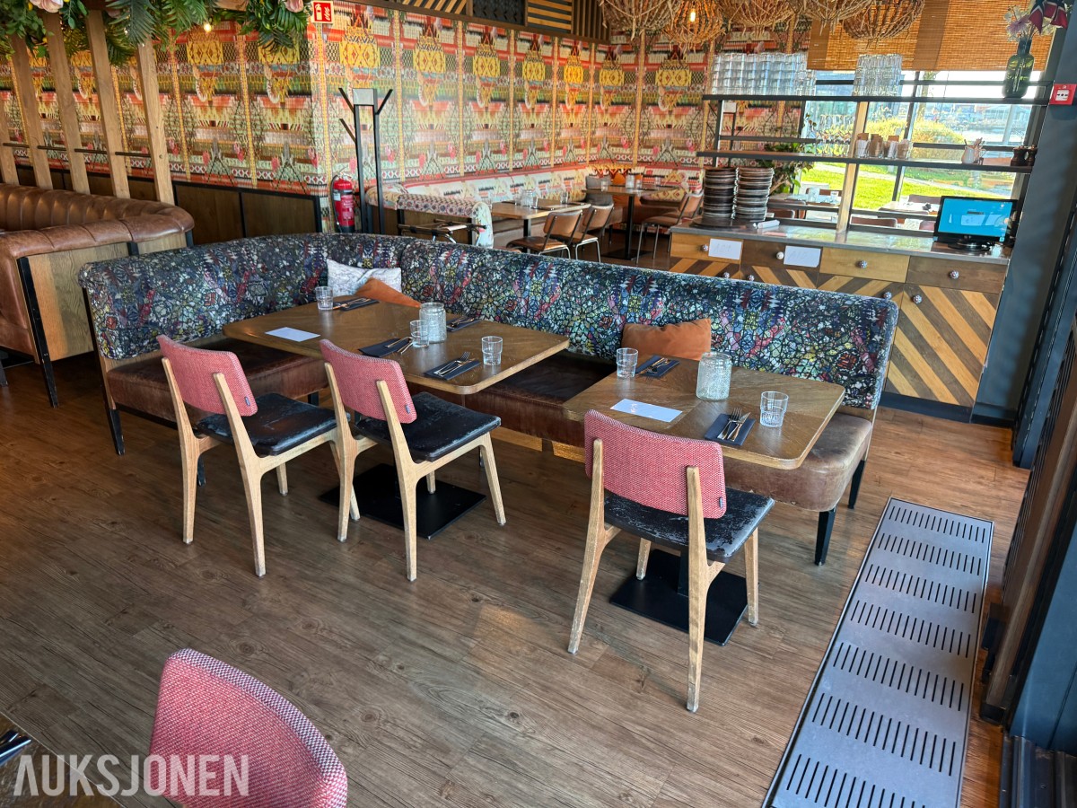 Sofagruppe, bord og stoler