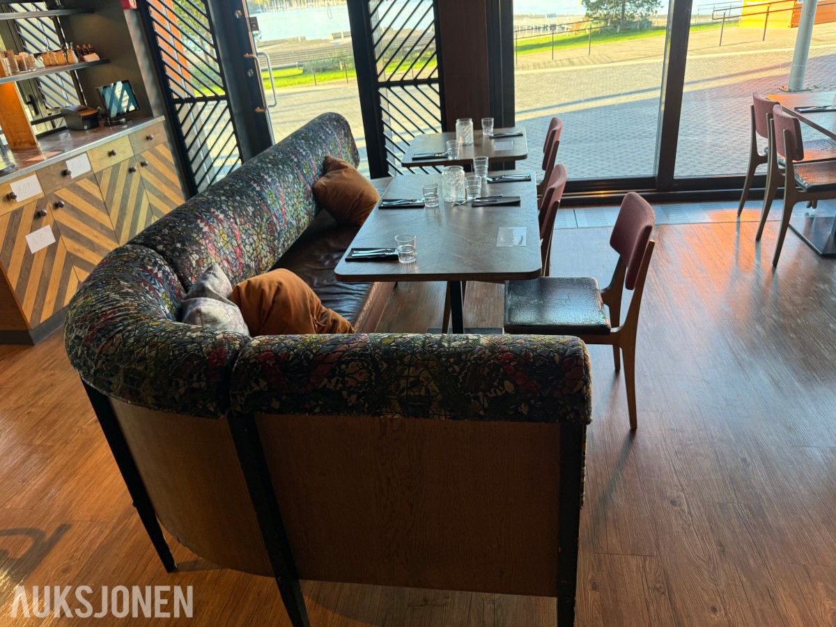 Sofagruppe, bord og stoler
