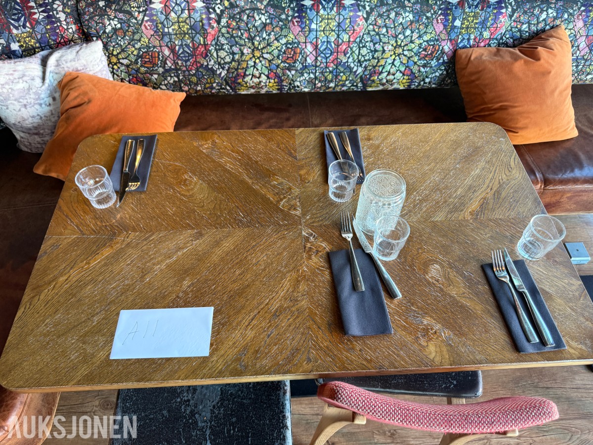 Sofagruppe, bord og stoler