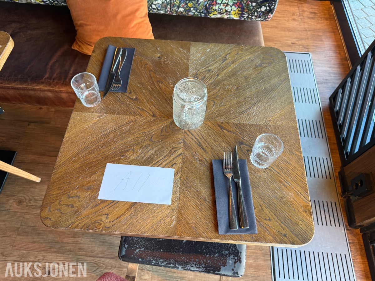 Sofagruppe, bord og stoler
