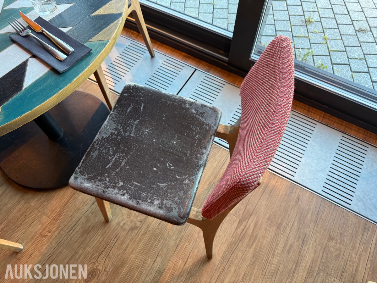 Bord og 4 stoler