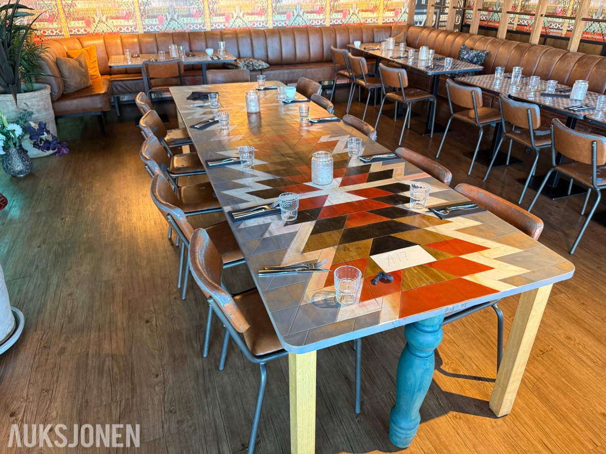 Langbord og 10 stoler
