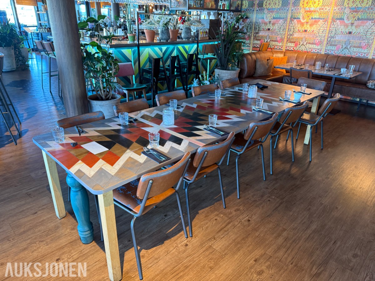 Langbord og 10 stoler