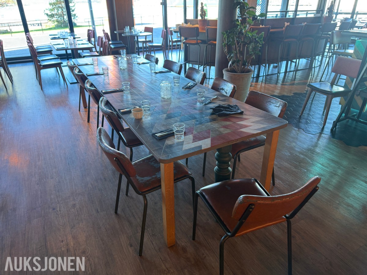 Langbord og 10 stoler