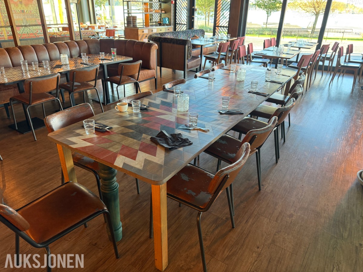 Langbord og 10 stoler