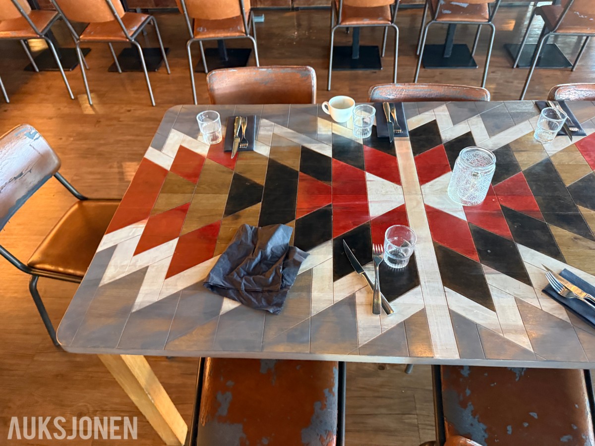 Langbord og 10 stoler
