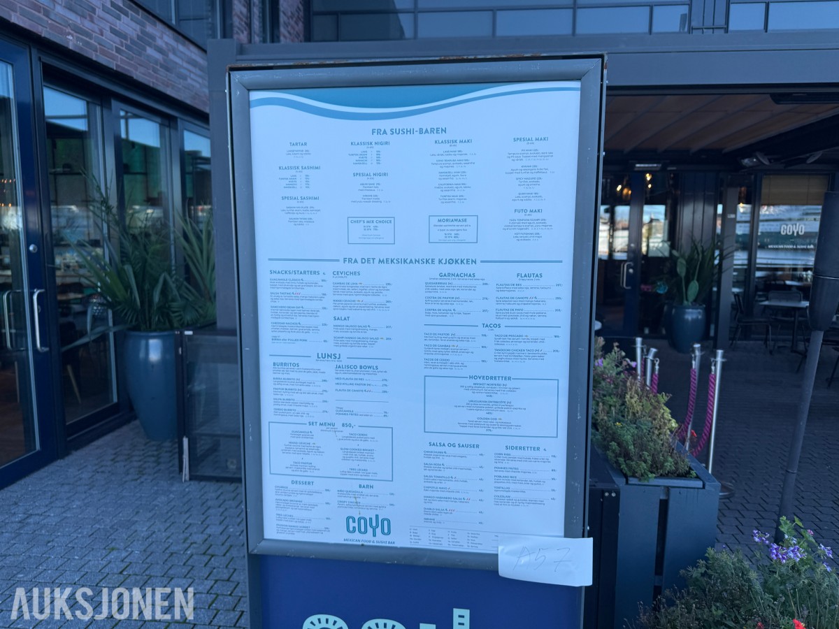 Blomsterkasser og serveringsskilt