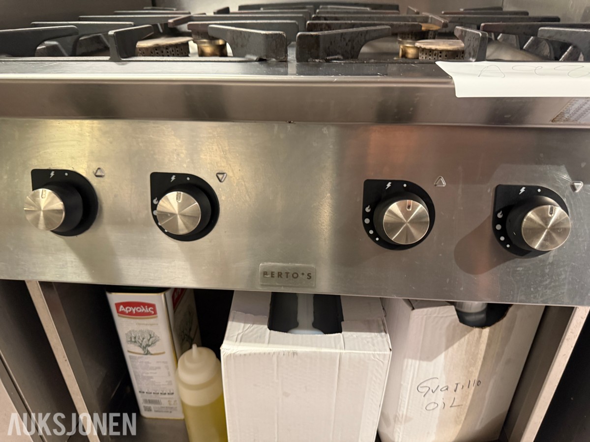 Berto's S900 4-bluss gasskomfyr med underskap