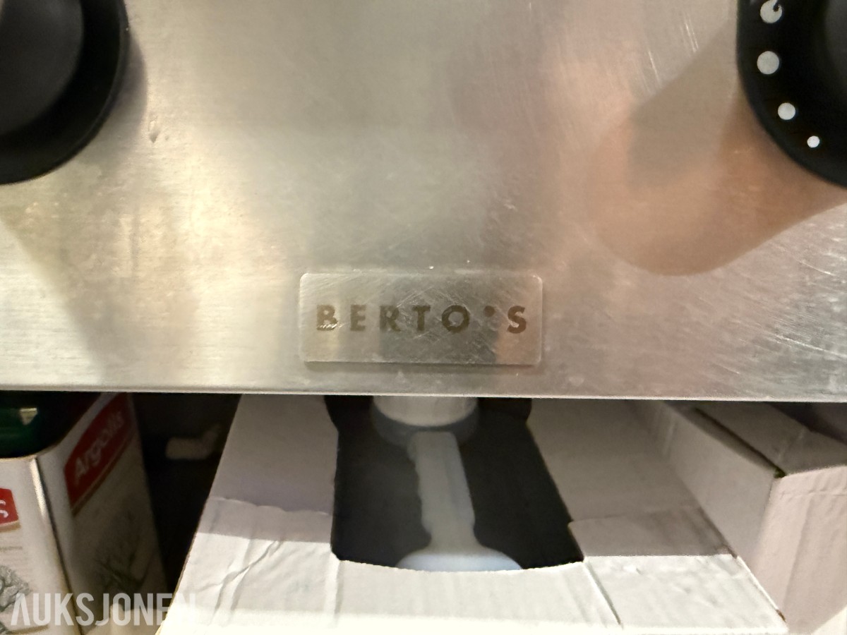 Berto's S900 4-bluss gasskomfyr med underskap