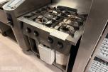 Berto's S900 4-bluss gasskomfyr med underskap