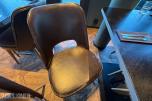 Restaurantbord 120 x 70 cm med 4 brune stoler