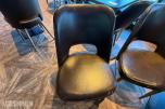 Restaurantbord 120 x 70 cm med 4 brune stoler