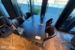 Restaurantbord 120 x 70 cm med 4 brune stoler