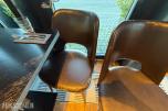 Restaurantbord 120 x 70 cm med 4 brune stoler