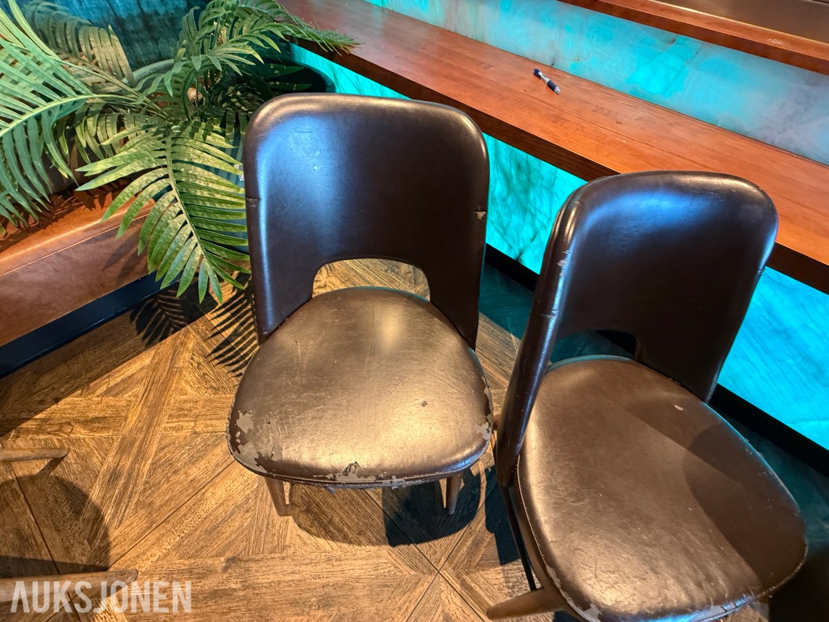 4 stk. restaurantstoler med mørkebrunt trekk og treben