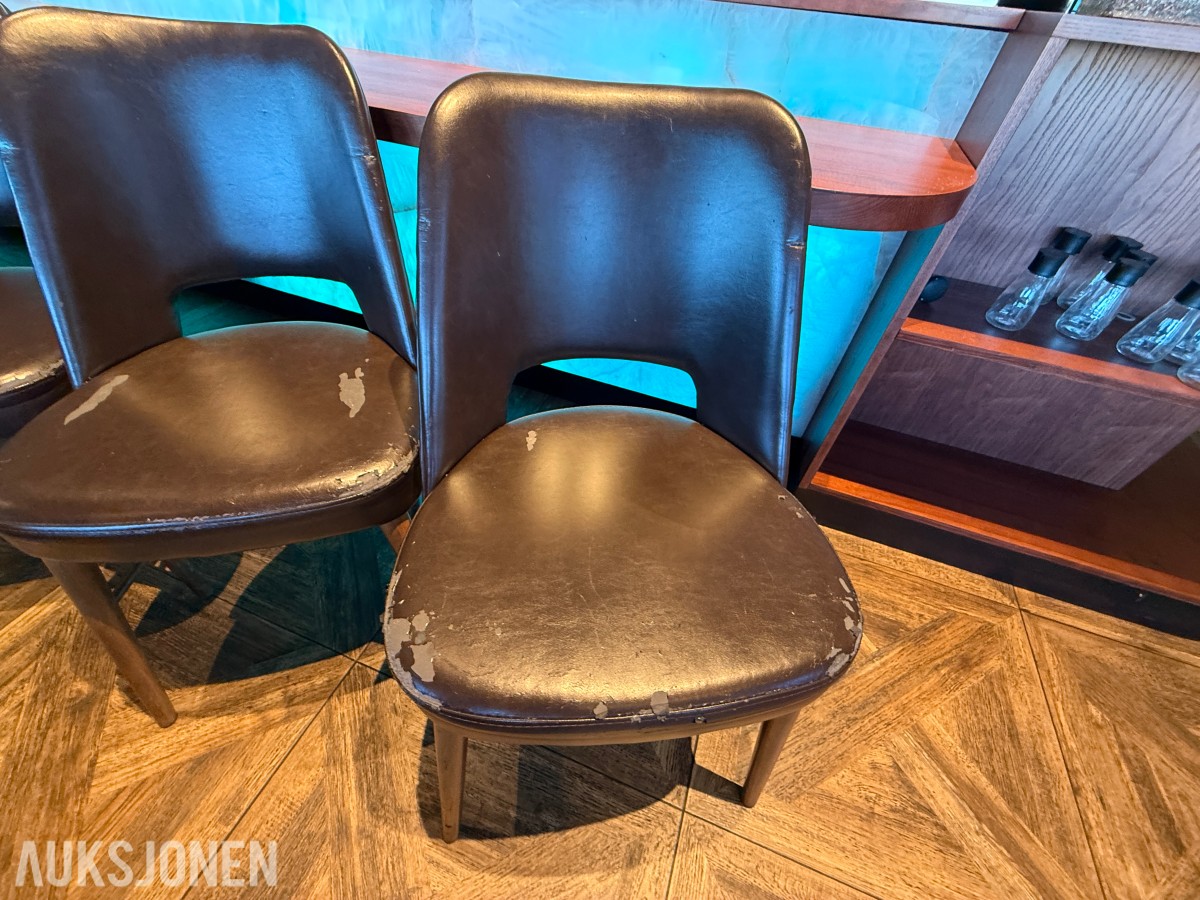 4 stk. restaurantstoler med mørkebrunt trekk og treben