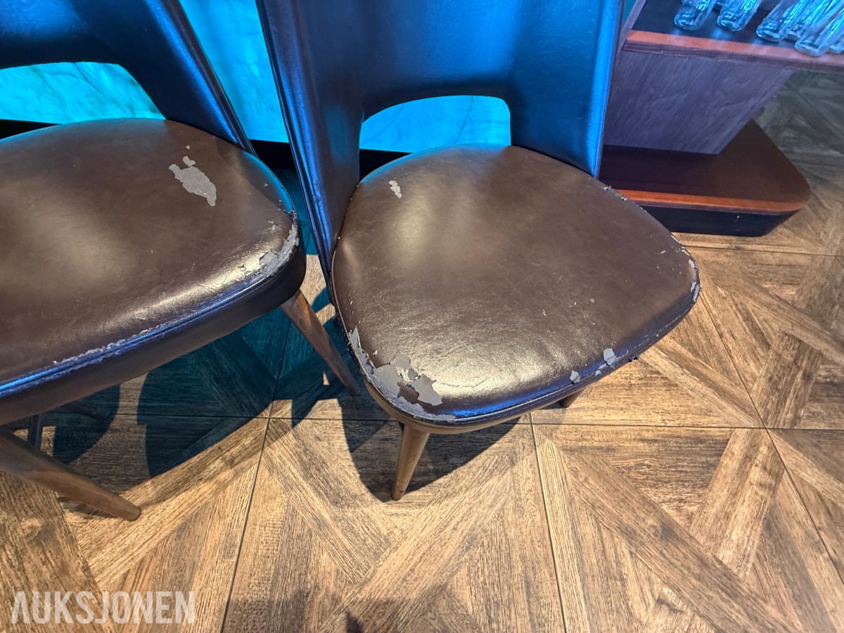 4 stk. restaurantstoler med mørkebrunt trekk og treben