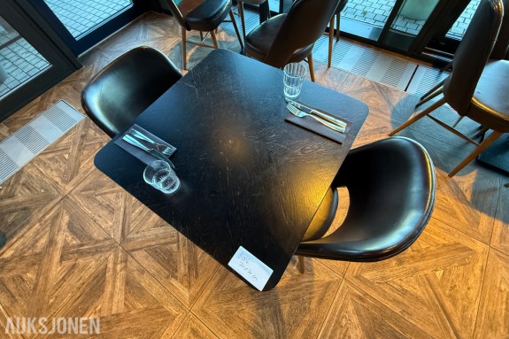 Restaurantbord 70 x 70 cm – Sort bordplate med metallunderstel