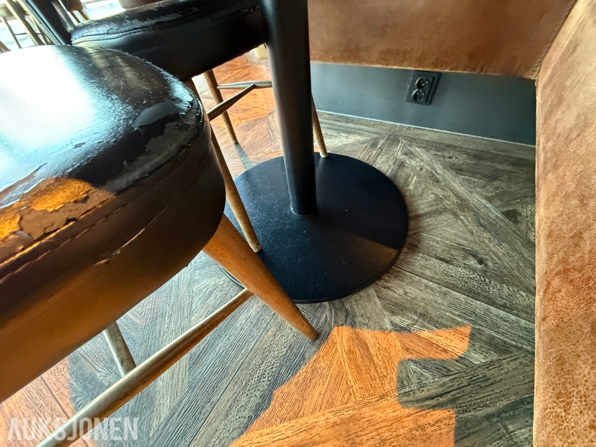 Rundt restaurantbord Ø100 cm med 2 stoler