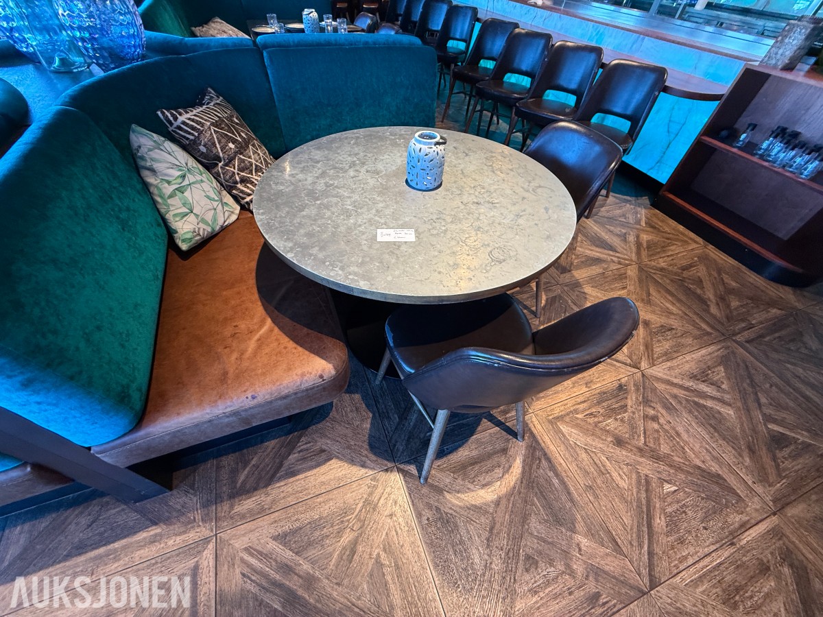 Rundt restaurantbord med 2 stoler – grå bordplate