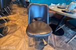 Rundt restaurantbord med 2 stoler