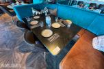 Firkantet restaurantbord med 2 stoler