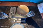 Firkantet restaurantbord med 2 stoler