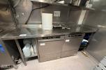 Rustfri arbeidsbenk med plass til 2 oppvaskmaskiner – storkjøkken