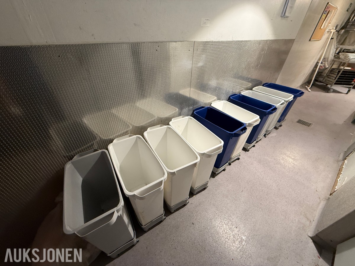 Parti med avfallsbeholdere på hjul – storkjøkken