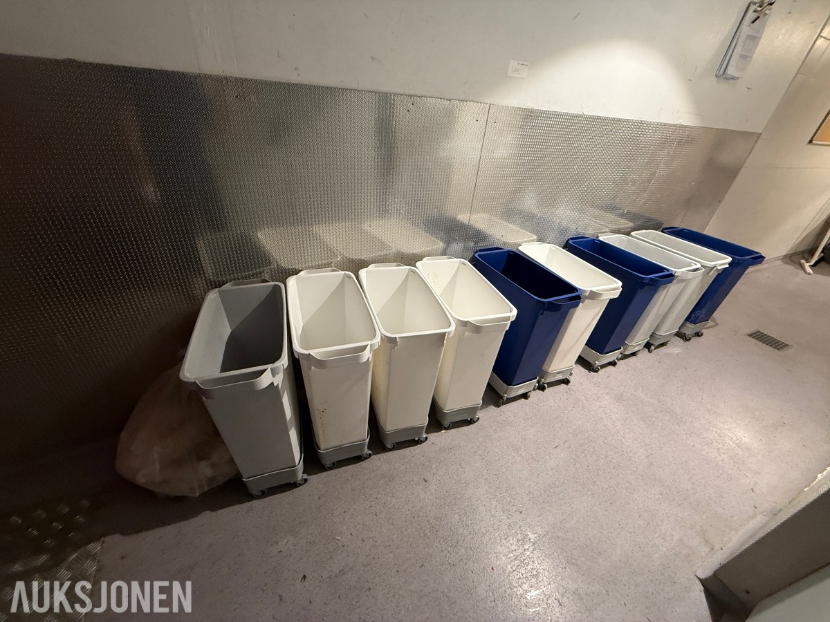 Parti med avfallsbeholdere på hjul – storkjøkken