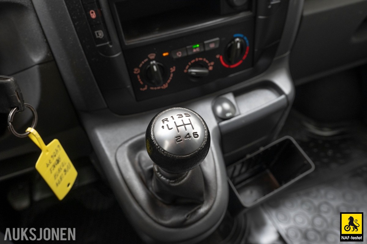 2015 Toyota PROACE 2.0 D-4D 128 HK HENGERFESTE VARMER SKYVEDØRER 
