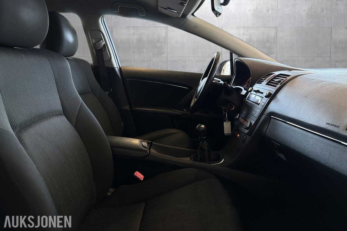 2009 Toyota Avensis 1.6 131 HK HENGERFESTE KLIMA SOMMER & VINTER